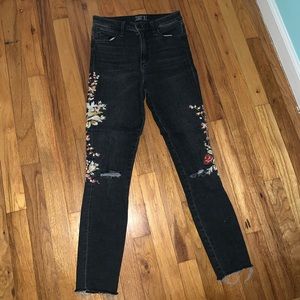 A&F Simone High Rose Ankle Jean Black Floral